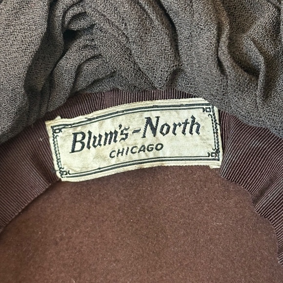AMAZING 1930s\' BROWN OPEN CROWN TILT FEDORA WITH FABRIC GATHERED \